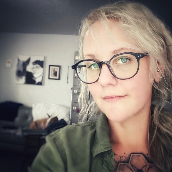 Meet your Posher, Ruth - Picture 2 of 3